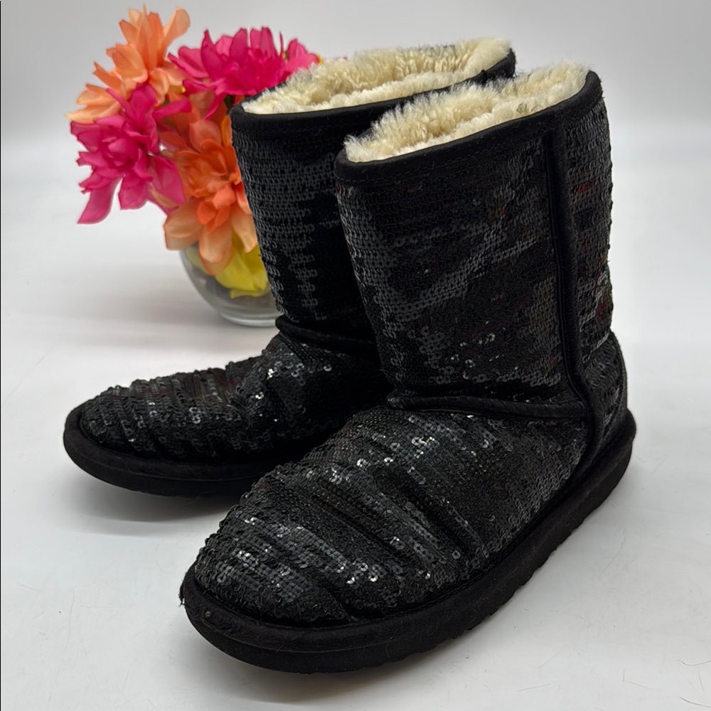 UGG Black Sequin Boots with Cozy Cream Shearling Lining Size 4 WRB8433A